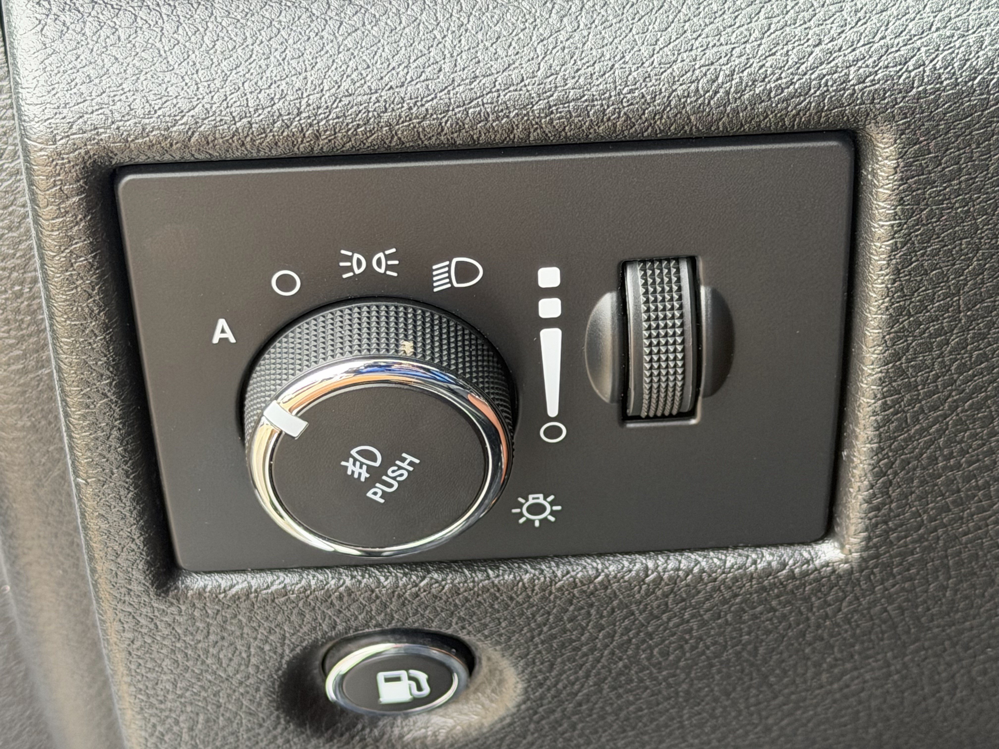 Used 2021 Jeep Grand Cherokee Limited AWD/4WD image 20