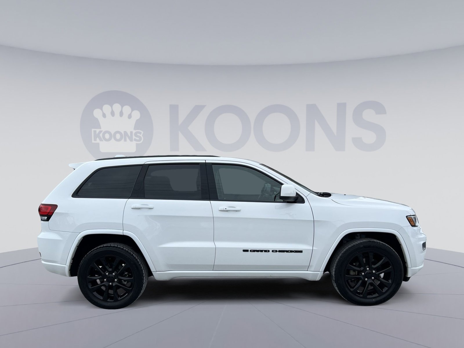 Used 2022 Jeep Grand Cherokee Laredo X image 8