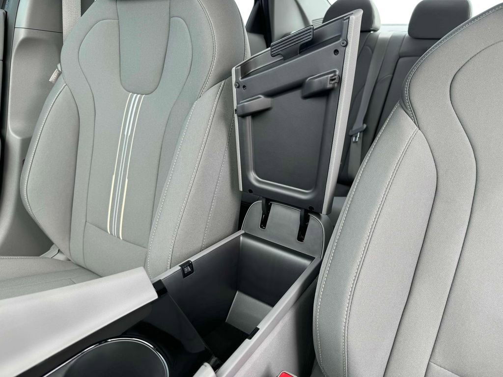 Used 2025 Hyundai Elantra SEL image 27