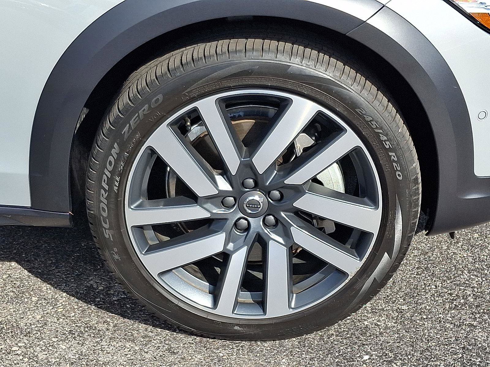 Certified 2025 Volvo V90 B6 Cross Country Ultra AWD/4WD image 8