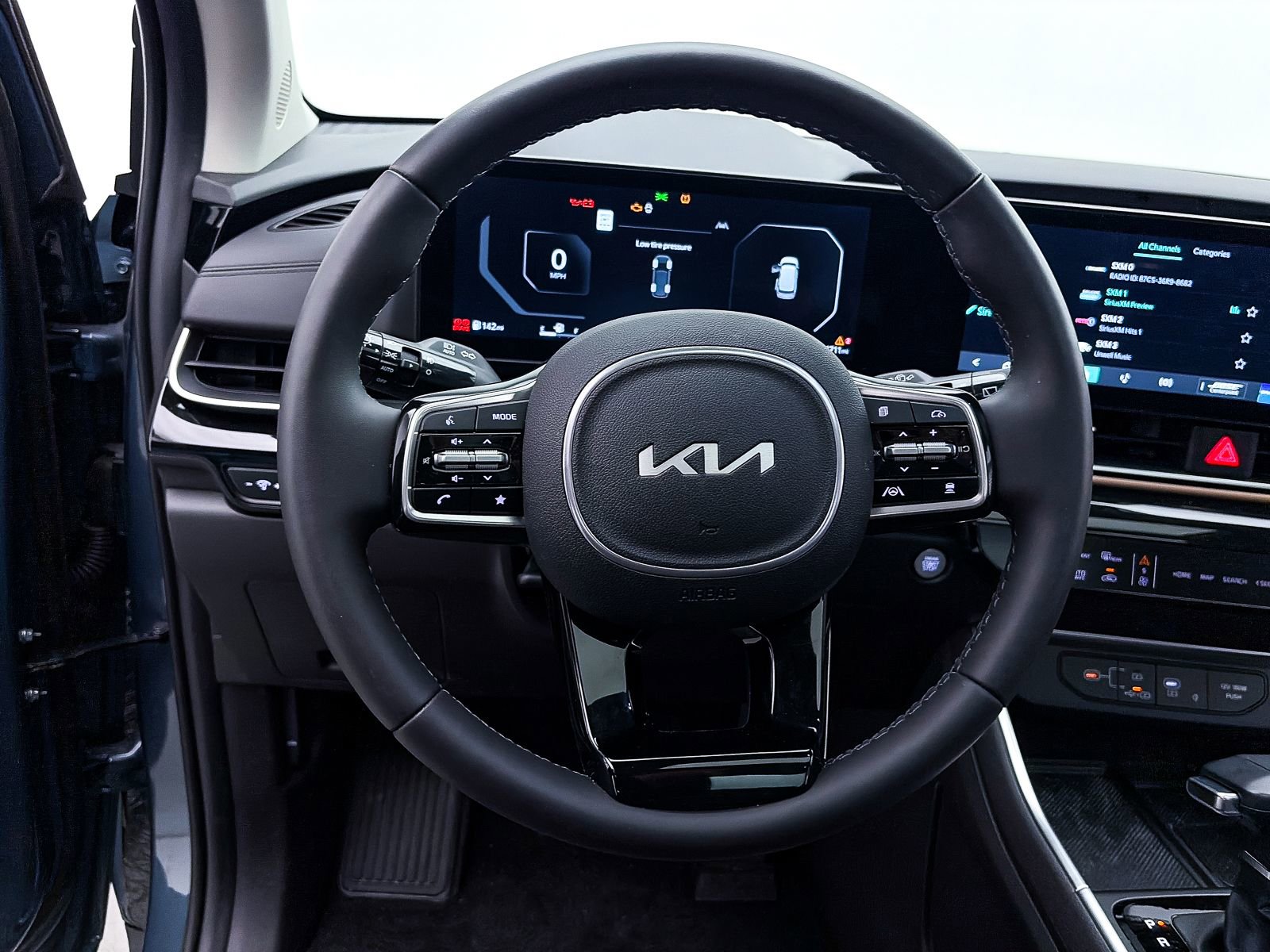 Used 2025 Kia Carnival image 36