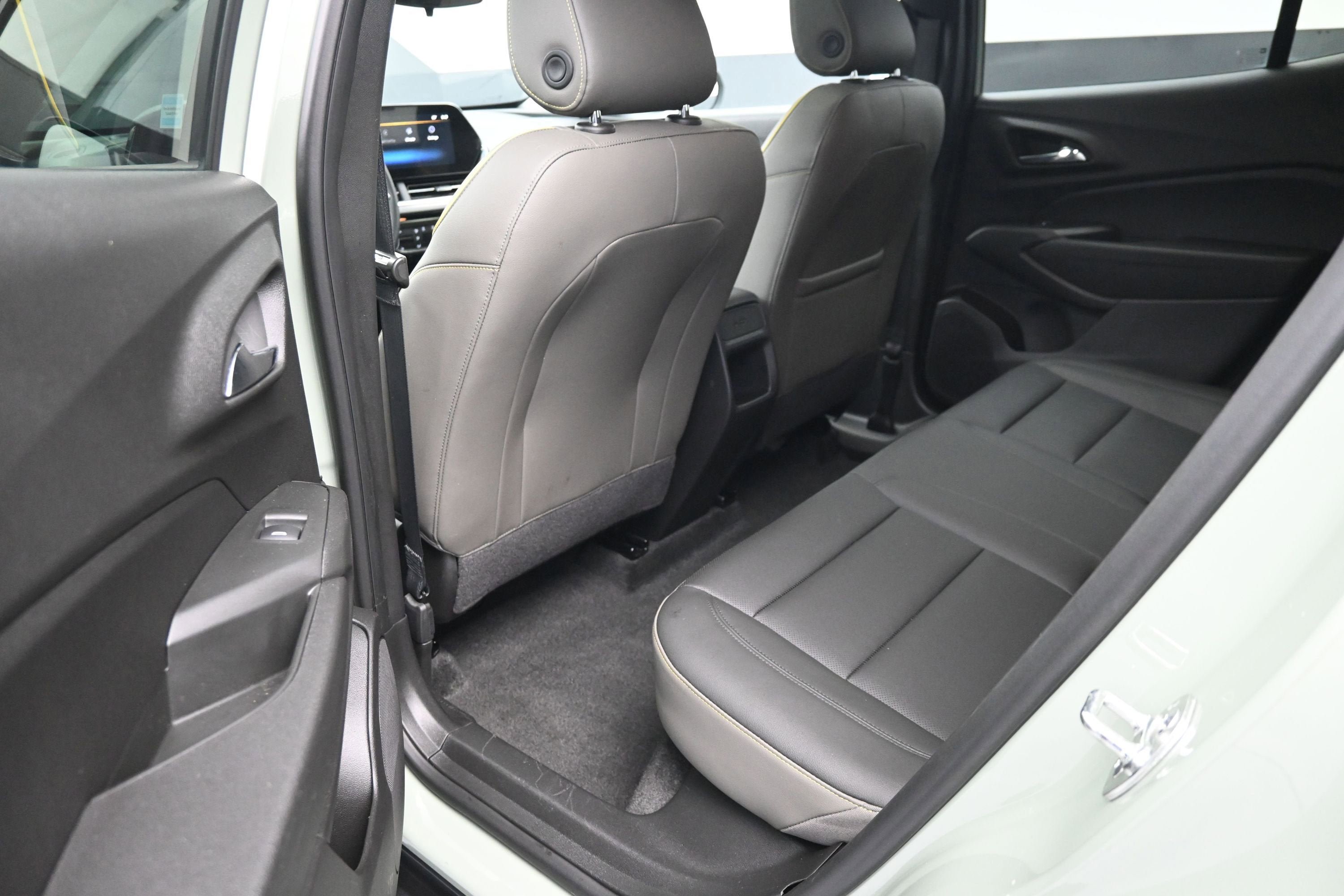 Used 2024 Chevrolet Trax ACTIV w/ Sunroof Package FWD image 22