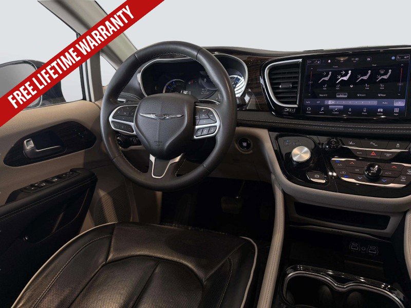Used 2023 Chrysler Pacifica Limited FWD image 29