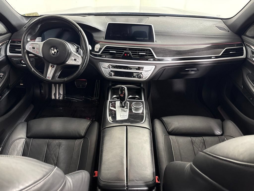 Used 2021 BMW 740i w/ M Sport Package RWD image 15