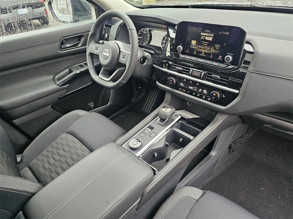 New 2025 Nissan Pathfinder SV w/ SV Premium Package image 32