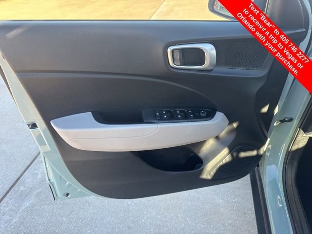Used 2025 Hyundai Venue SEL image 17
