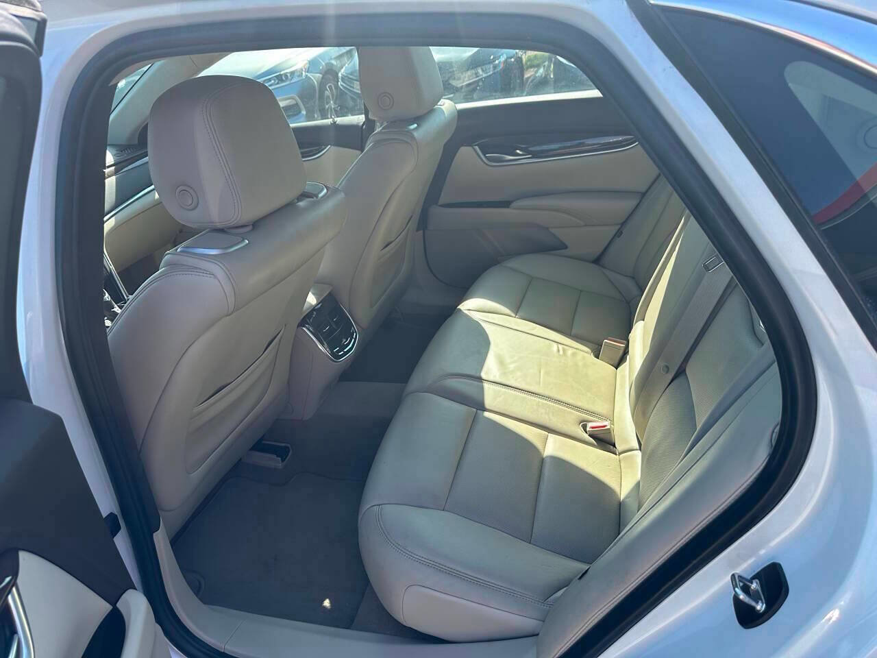 Used 2016 Cadillac XTS Premium image 2