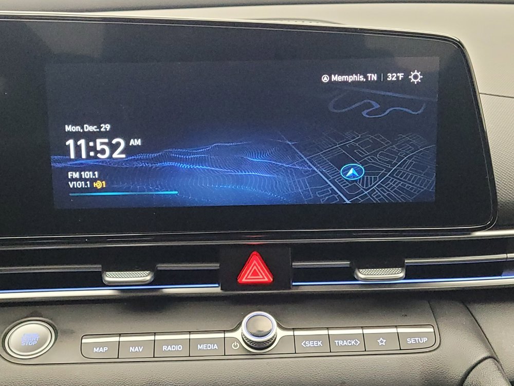 Used 2024 Hyundai Elantra Blue image 25