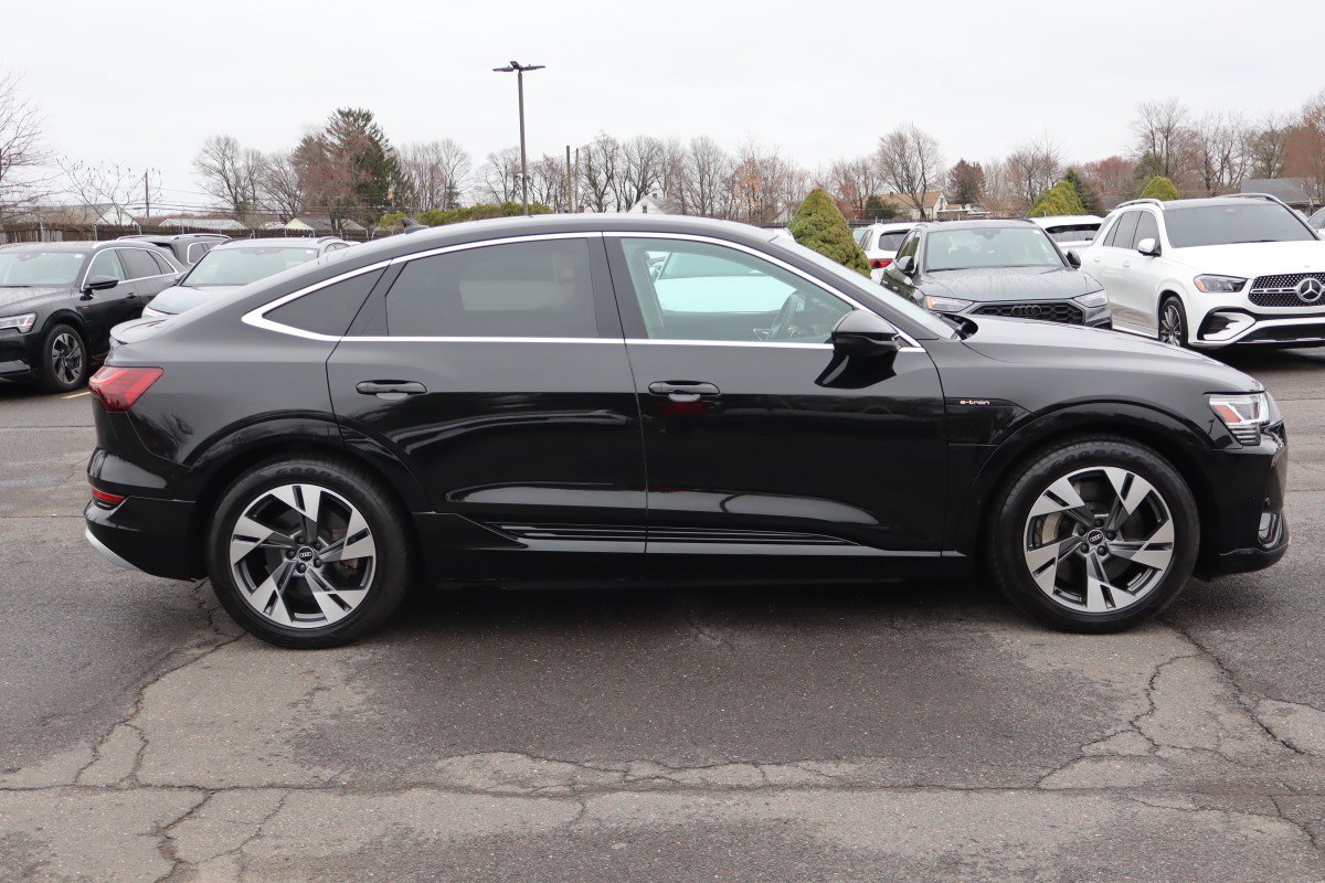 Used 2021 Audi e-tron Premium image 4