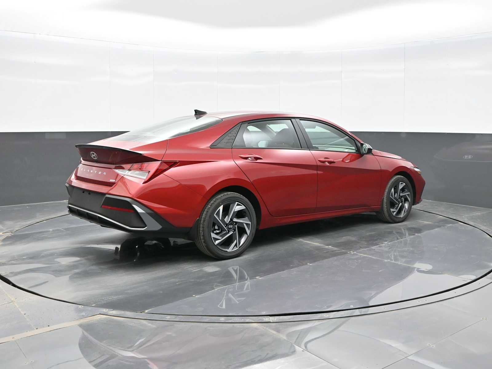 Used 2025 Hyundai Elantra SEL FWD image 8