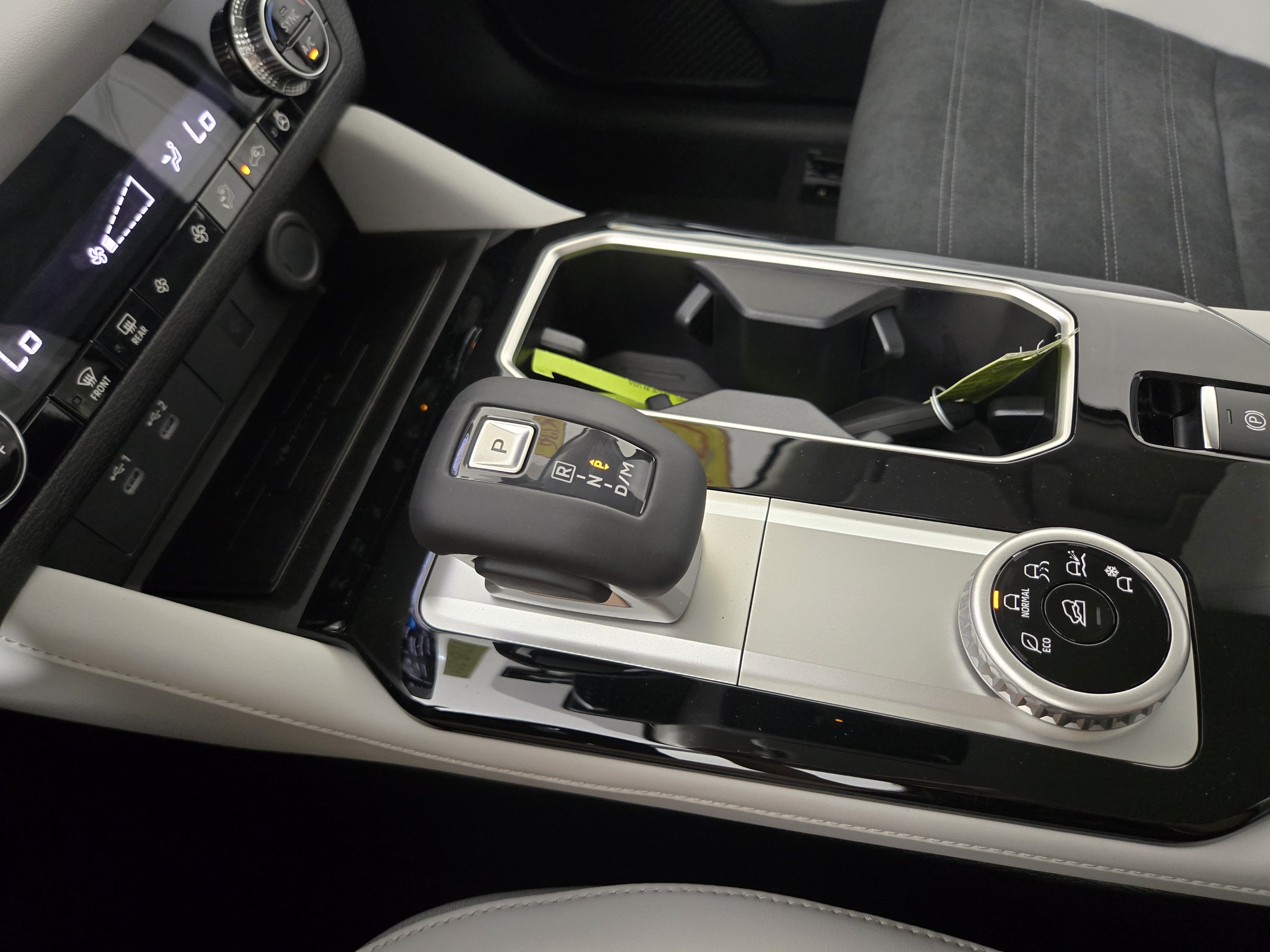 New 2026 Mitsubishi Outlander SE FWD image 23