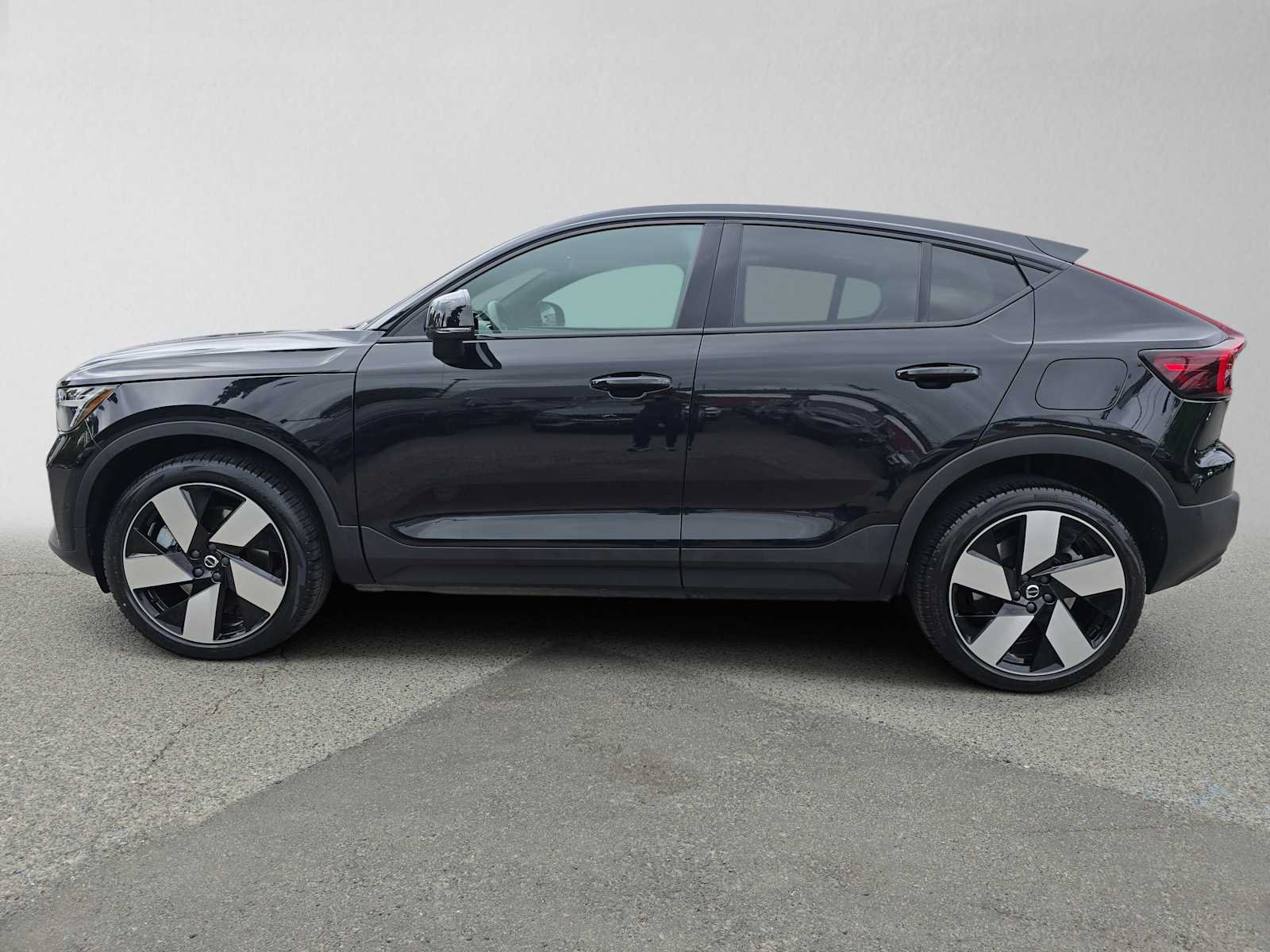 Certified 2023 Volvo C40 P8 Recharge Ultimate w/ Protection Package Premier AWD/4WD image 7