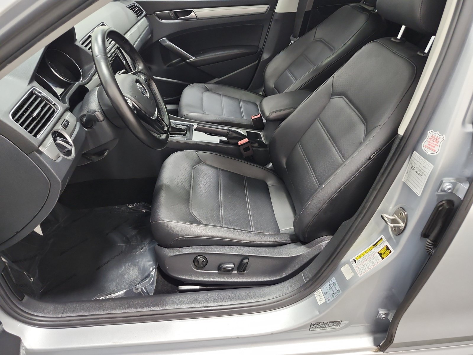 Used 2019 Volkswagen Passat 2.0T Wolfsburg w/ Wheels & Sunroof Package FWD image 9