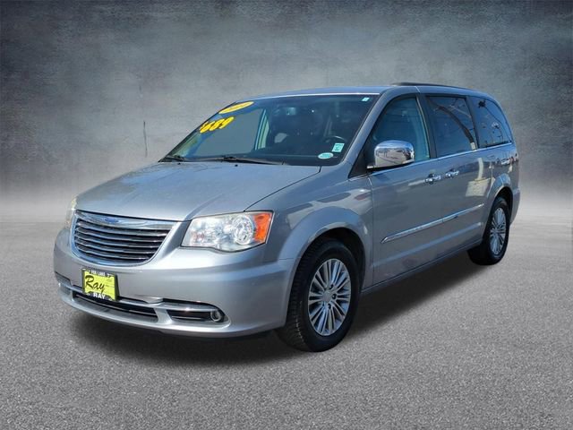 Used 2014 Chrysler Town & Country Touring-L w/ Driver Convenience Group image 5