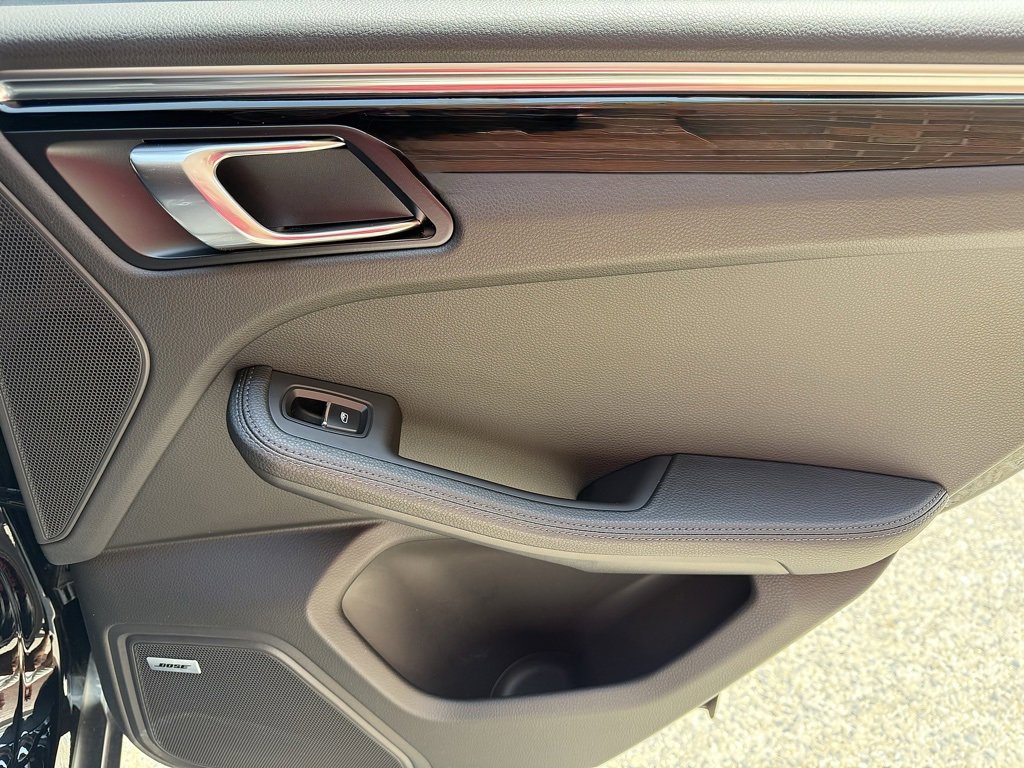 Certified 2024 Porsche Macan image 25
