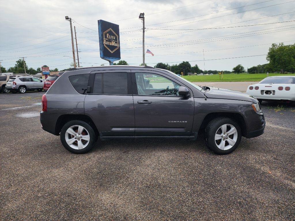 Used 2014 Jeep Compass Latitude FWD image 3