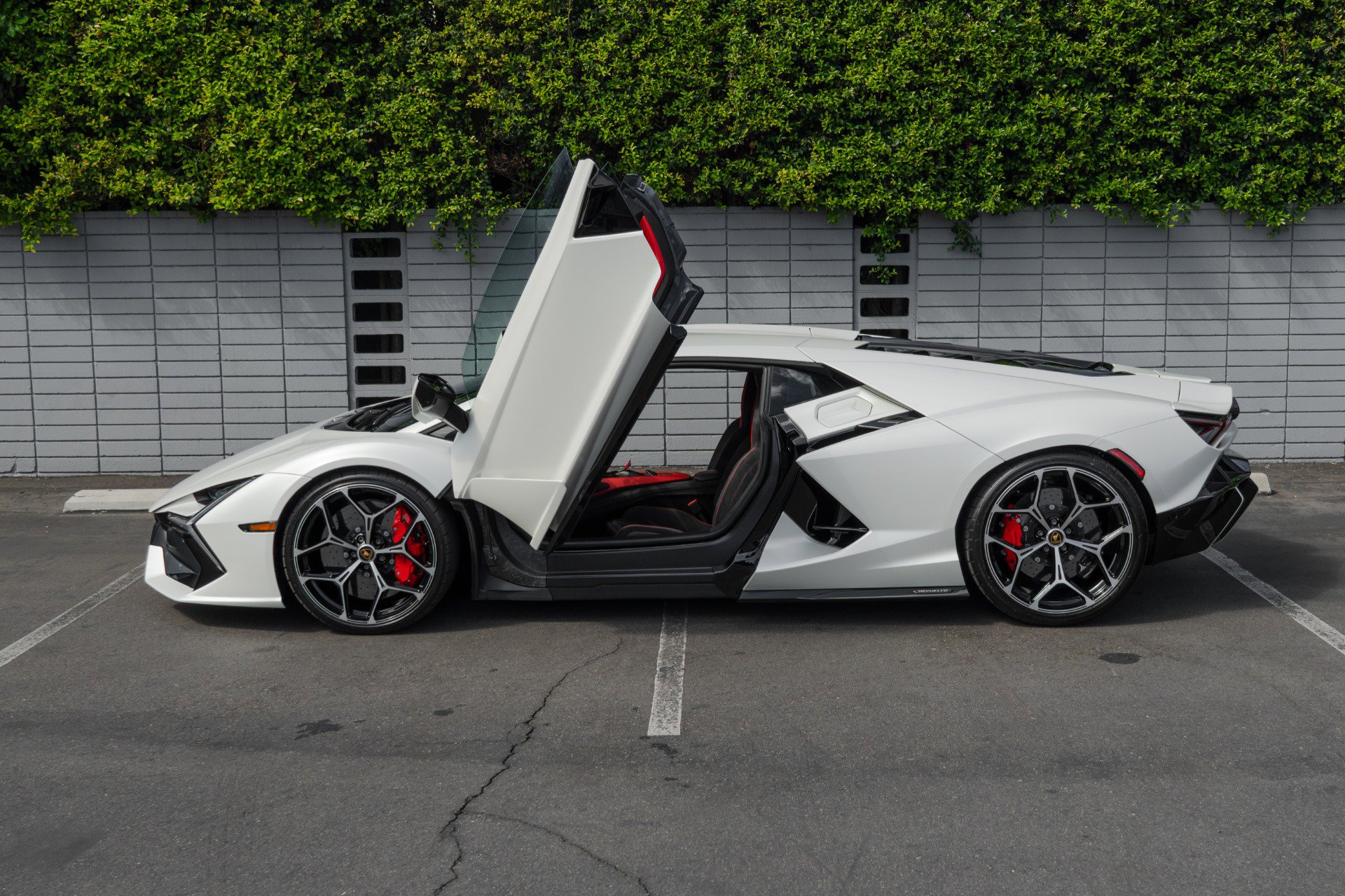Used 2024 Lamborghini Revuelto image 23