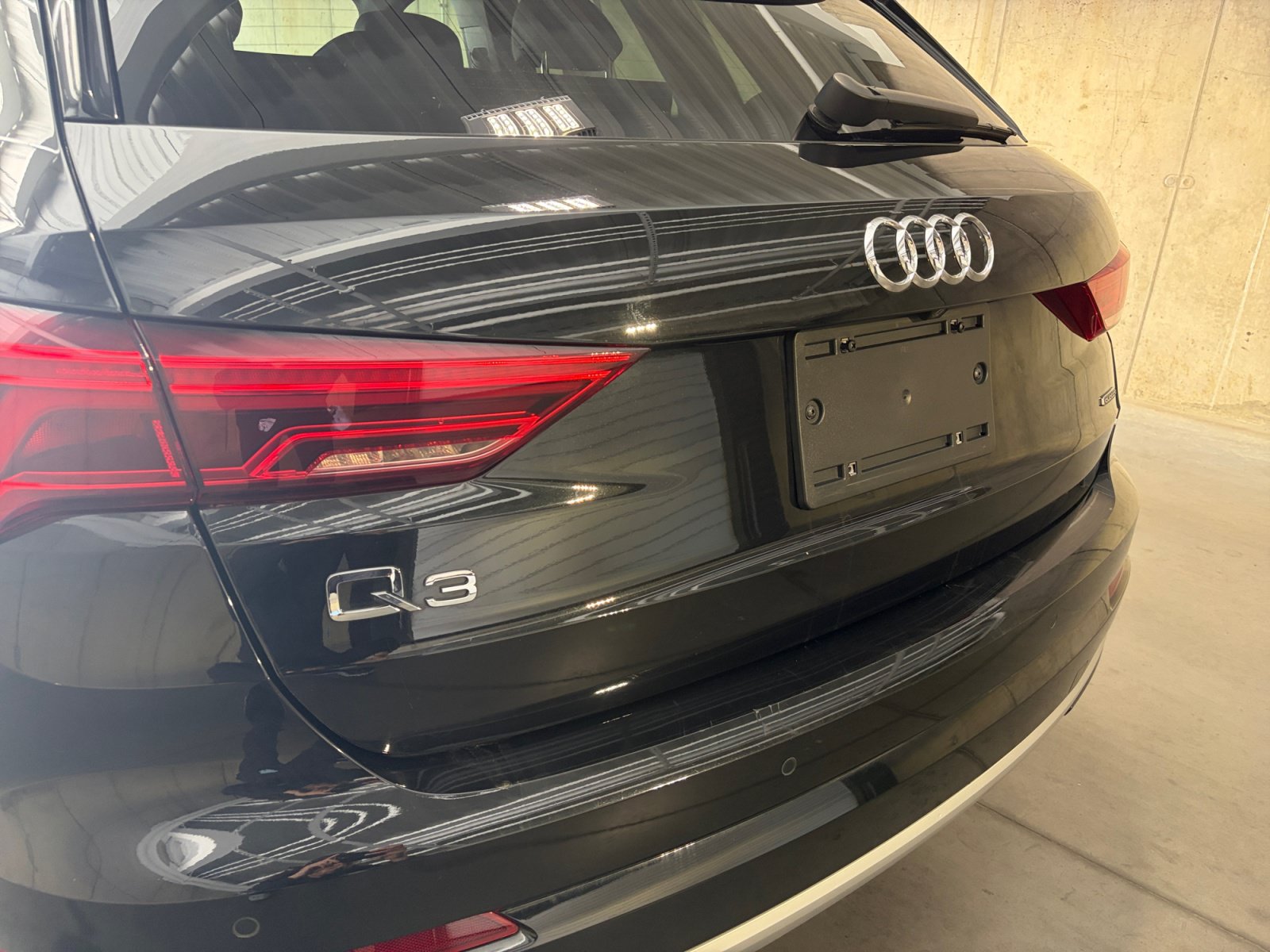 Used 2022 Audi Q3 2.0T Premium w/ Convenience Package AWD/4WD image 17