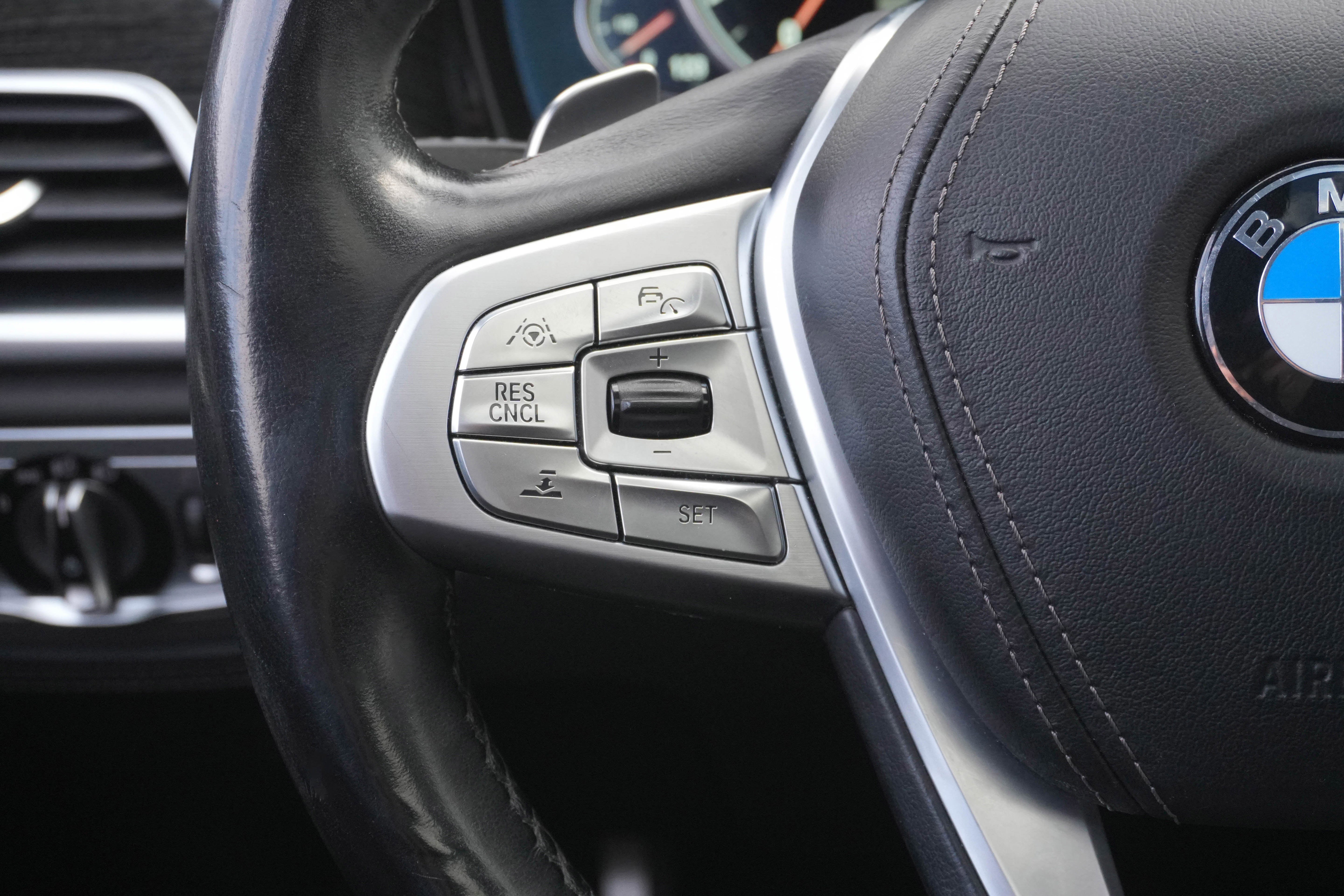 Used 2019 BMW 740i w/ M Sport Package image 19