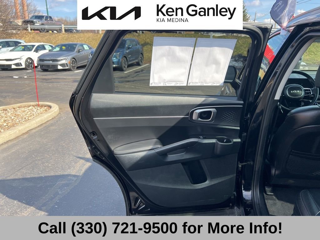 Certified 2025 Kia Sorento S w/ Panoramic Sunroof Package image 48