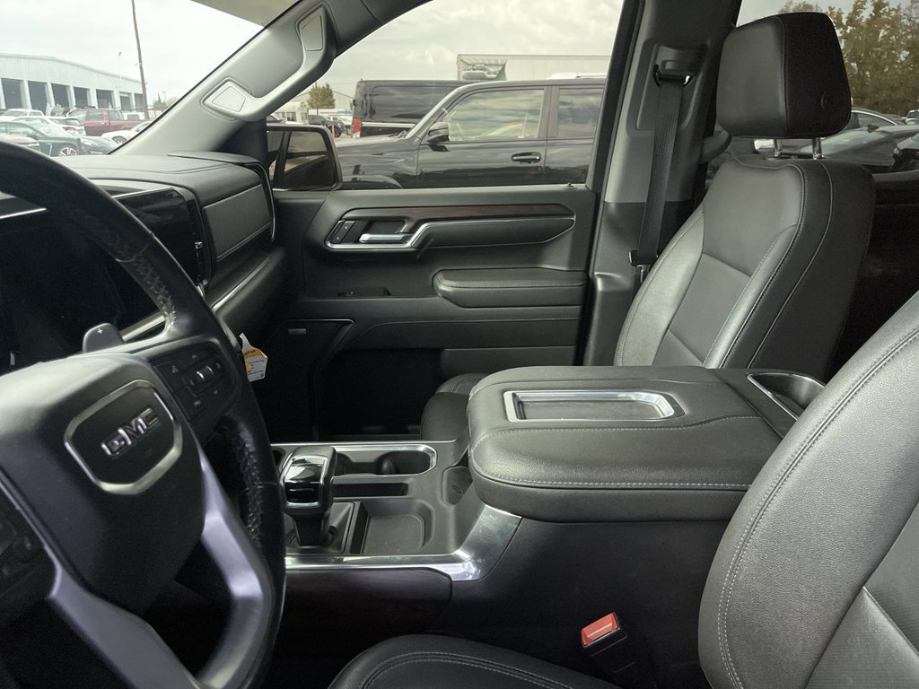 Used 2022 GMC Sierra 1500 SLT w/ SLT Premium Package AWD/4WD image 4
