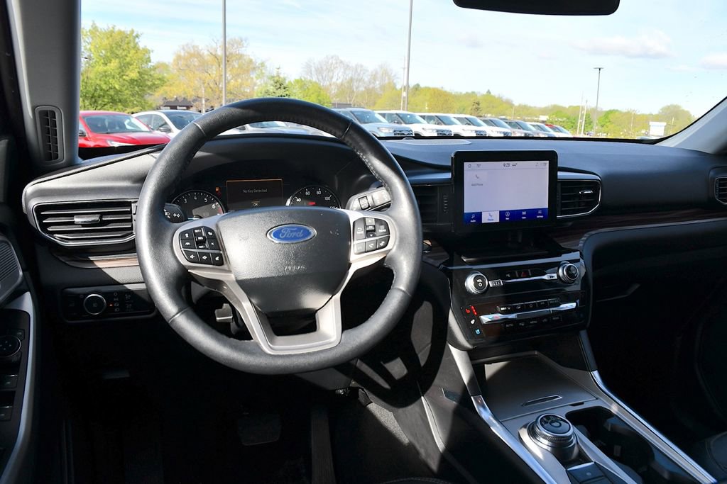 Used 2024 Ford Explorer Limited AWD/4WD image 12