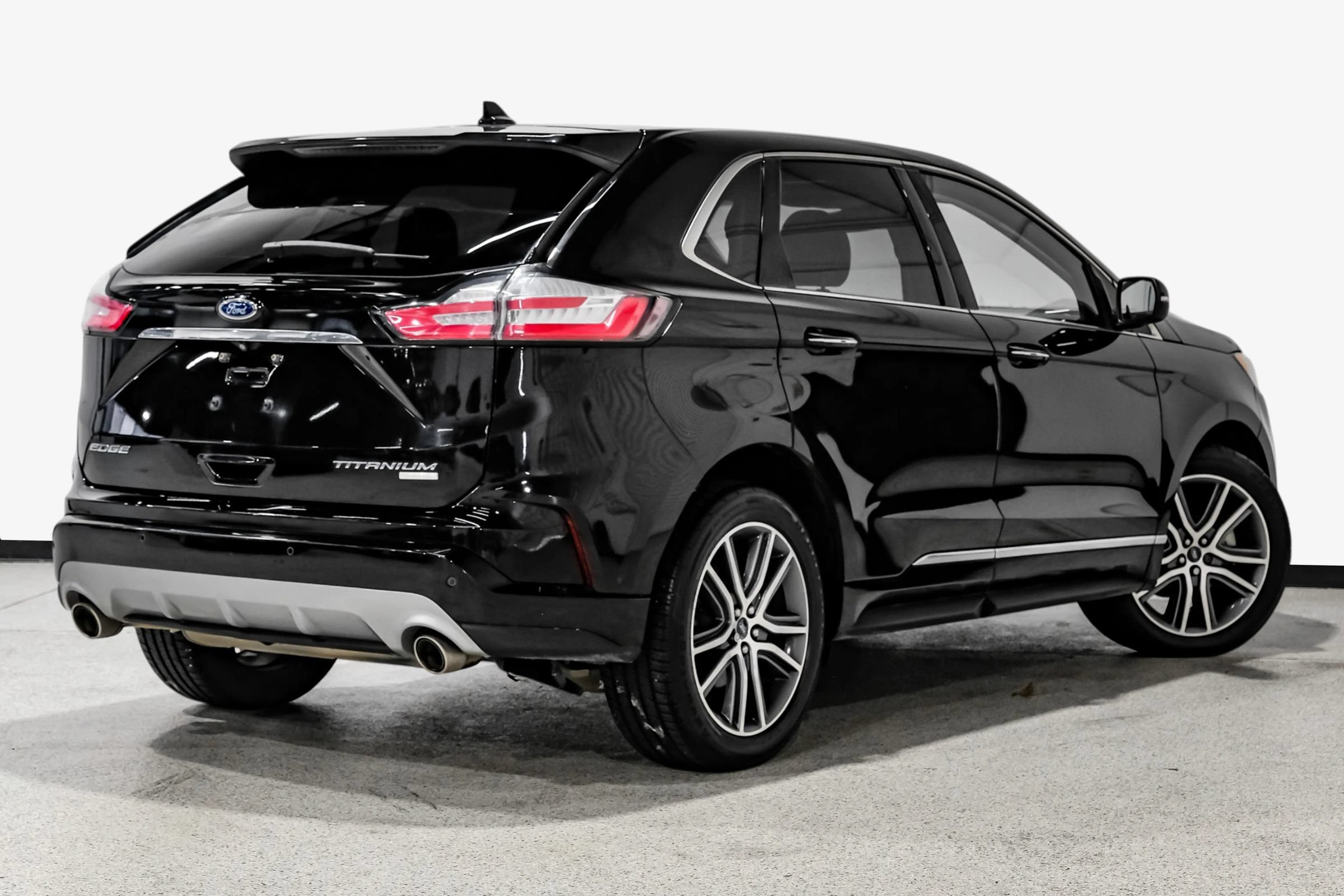 Used 2019 Ford Edge Titanium w/ Equipment Group 301A FWD image 6