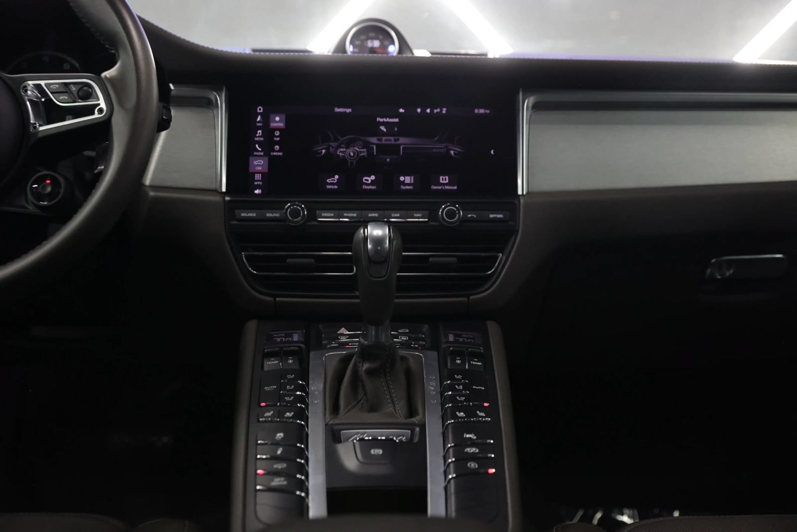 Used 2020 Porsche Macan Turbo AWD/4WD image 28