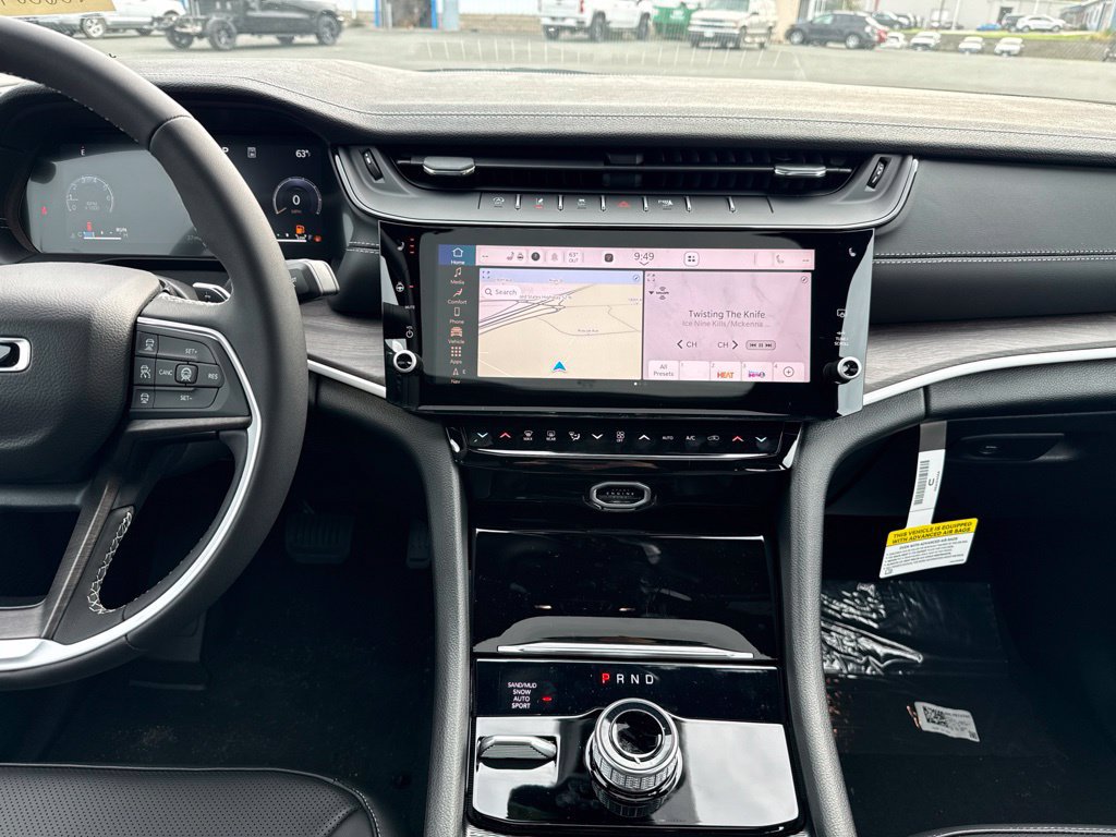 New 2027 Jeep Grand Cherokee Limited AWD/4WD image 17