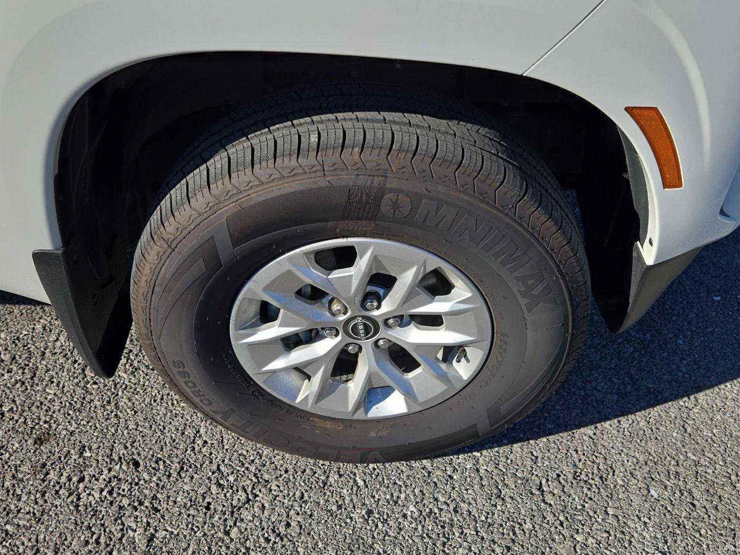 Used 2024 Nissan Frontier SV AWD/4WD image 9