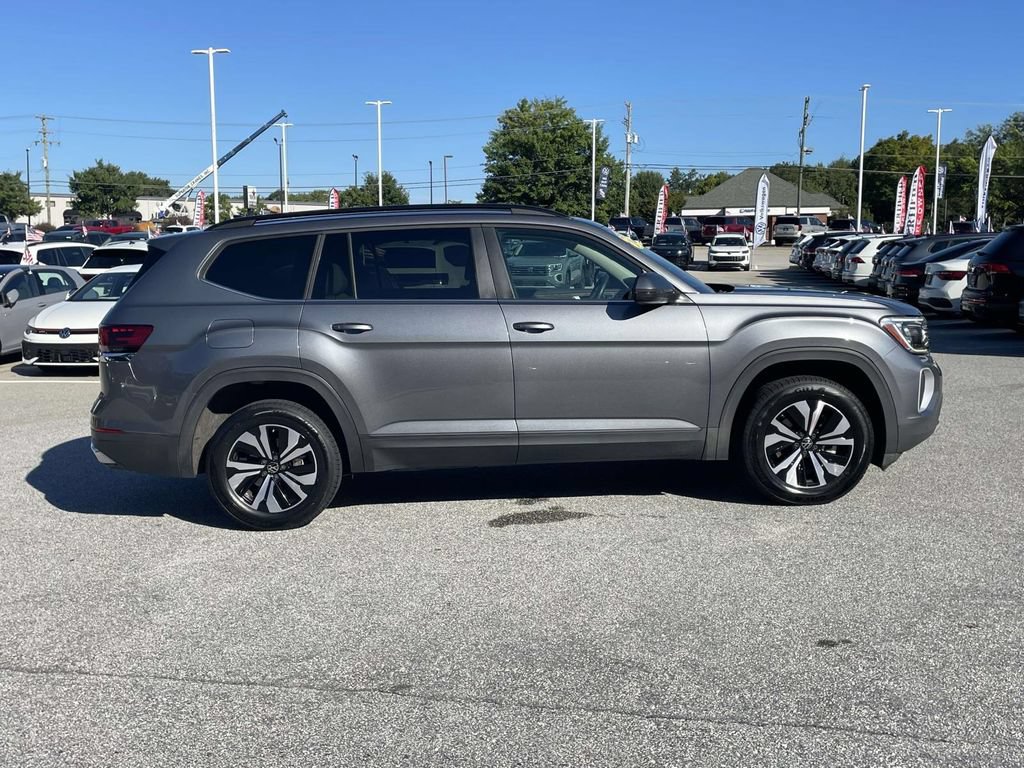 Certified 2024 Volkswagen Atlas SE FWD image 9