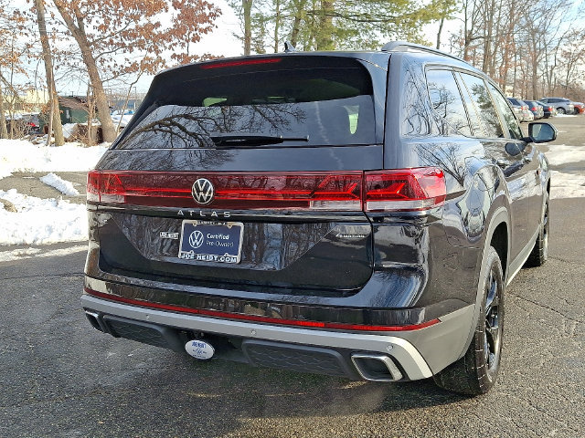 Certified 2025 Volkswagen Atlas Peak Edition SE AWD/4WD image 10