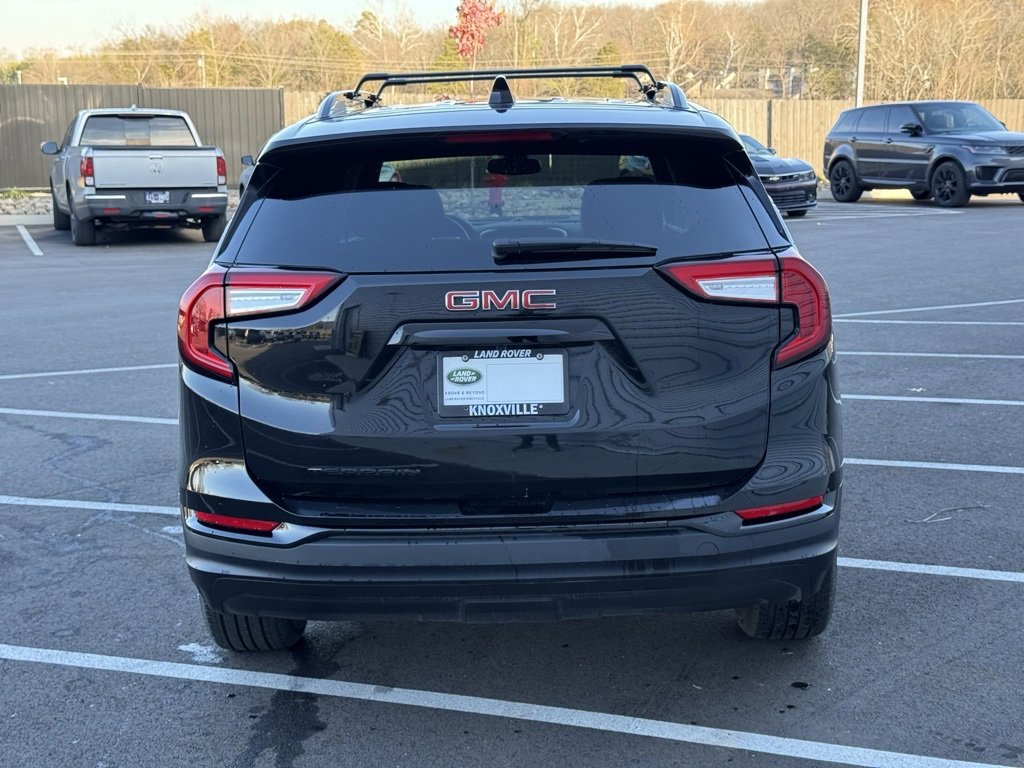 Used 2024 GMC Terrain SLE w/ Driver Convenience Package image 11