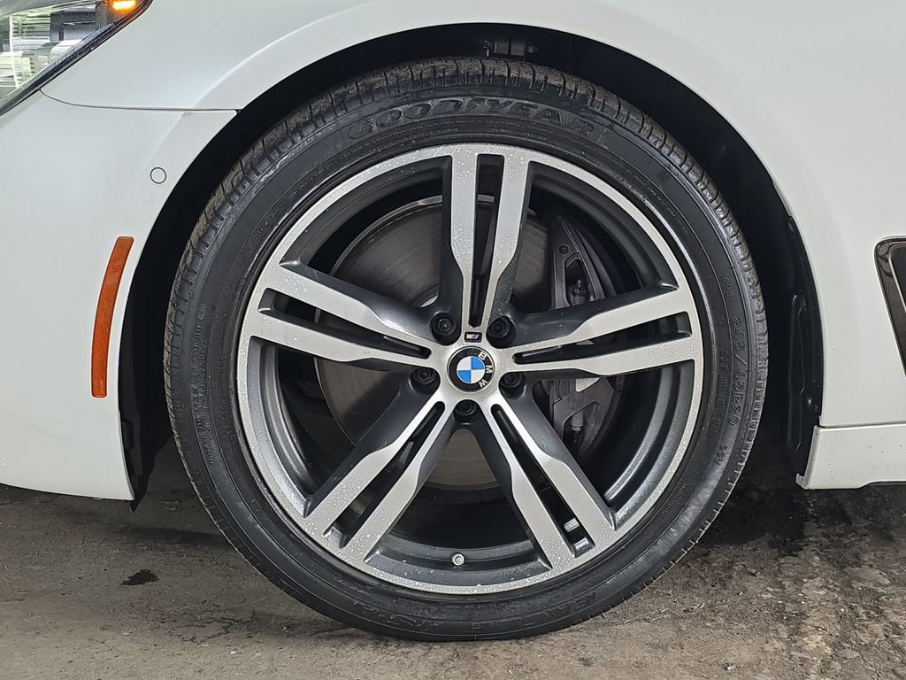 Used 2016 BMW 750i RWD image 32