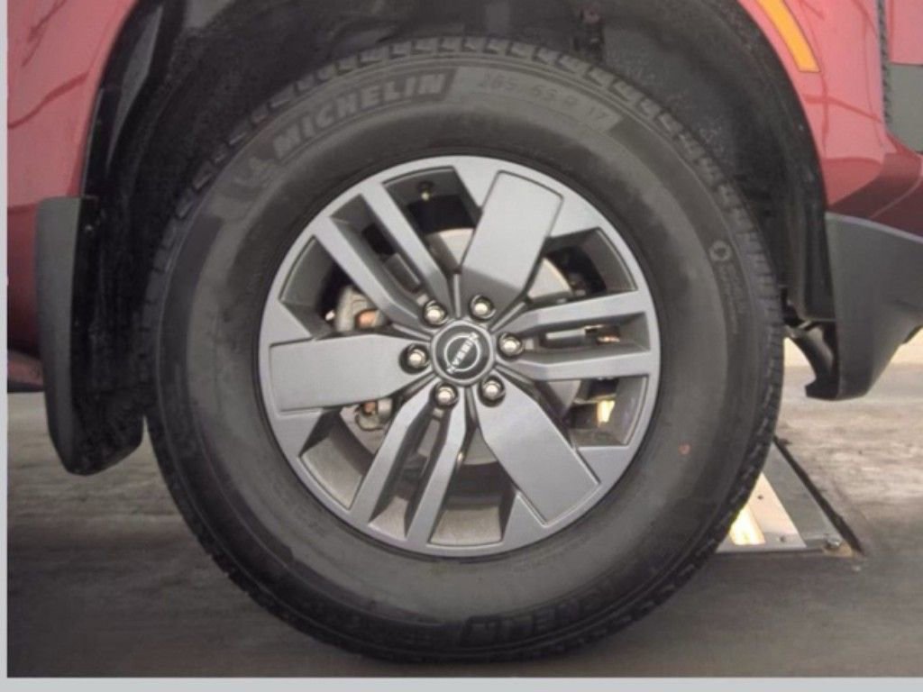 Used 2025 Nissan Frontier SV image 19