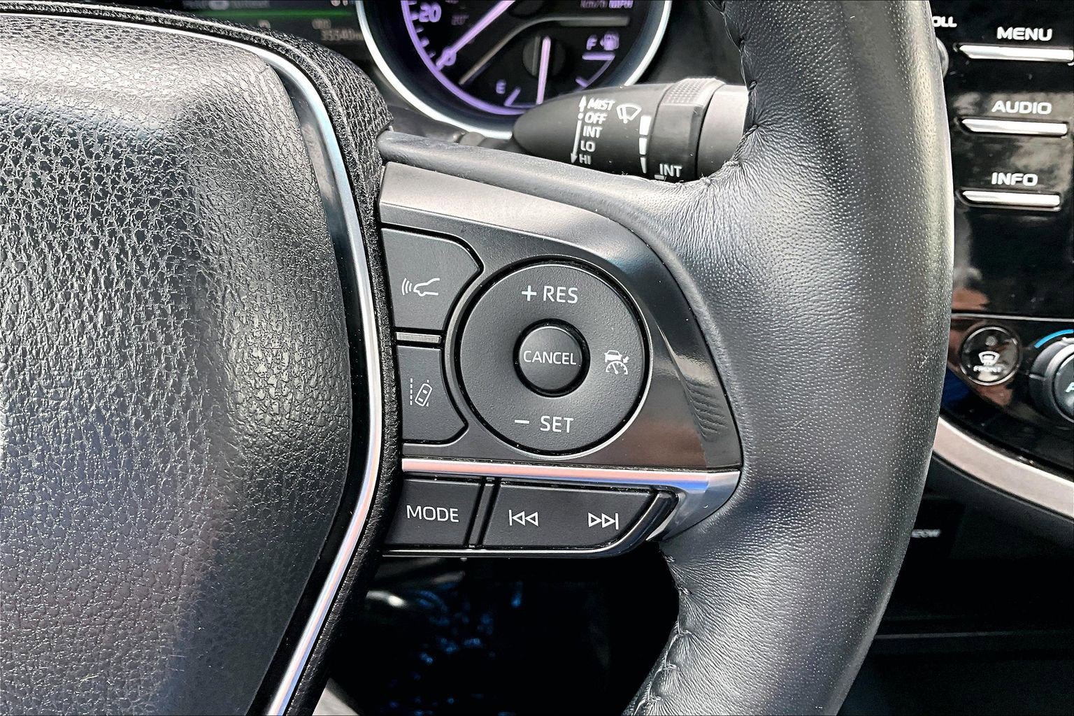 Used 2018 Toyota Camry XLE FWD image 18