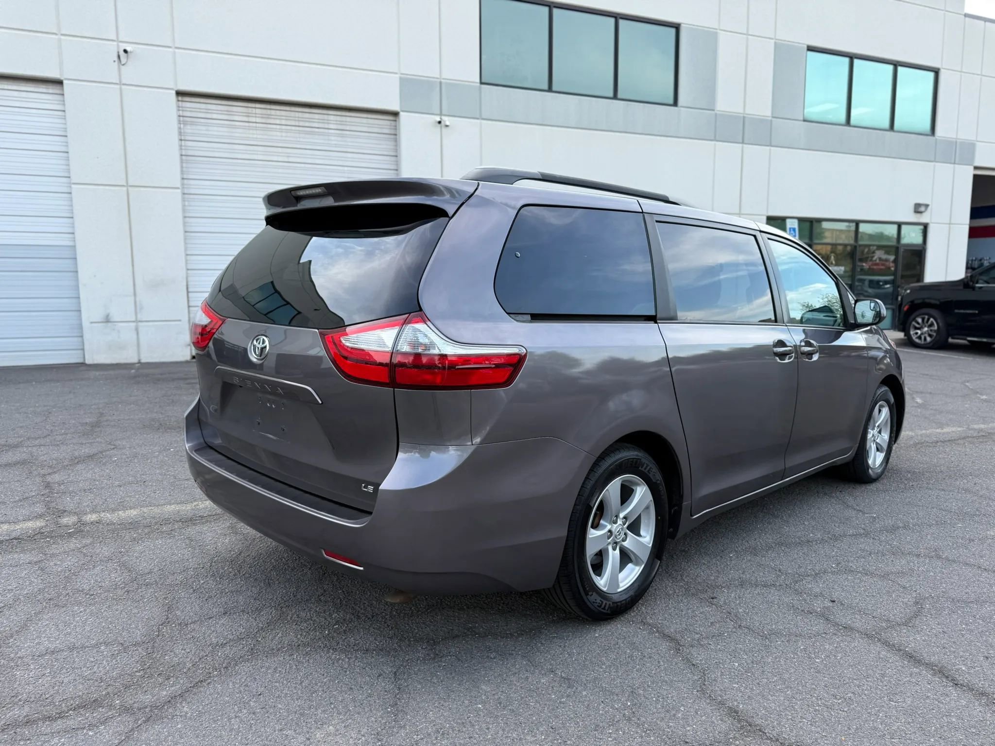Used 2015 Toyota Sienna LE FWD image 3