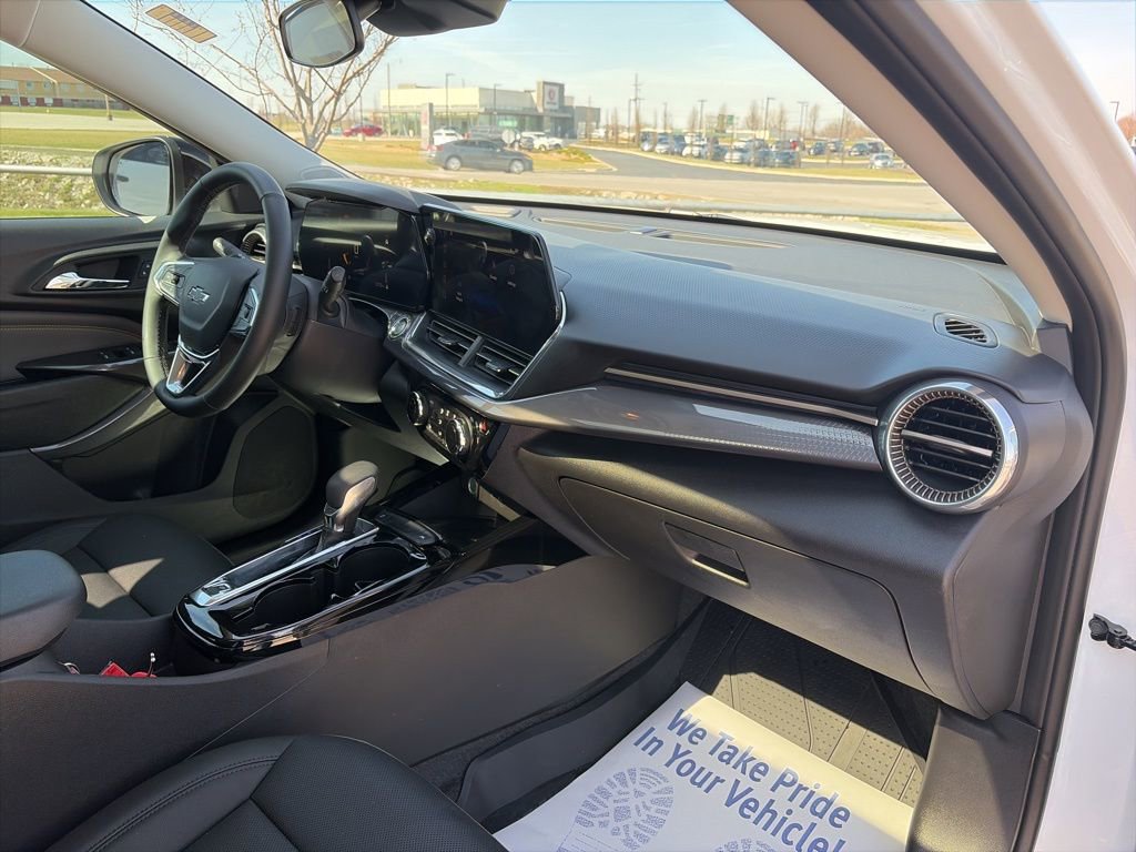 Certified 2025 Chevrolet Trax ACTIV w/ Sunroof Package image 31