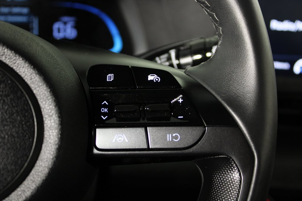 Certified 2025 Hyundai Elantra Sport image 22
