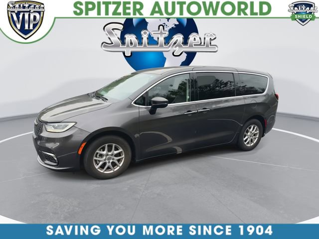 Used 2023 Chrysler Pacifica Touring-L FWD image 6