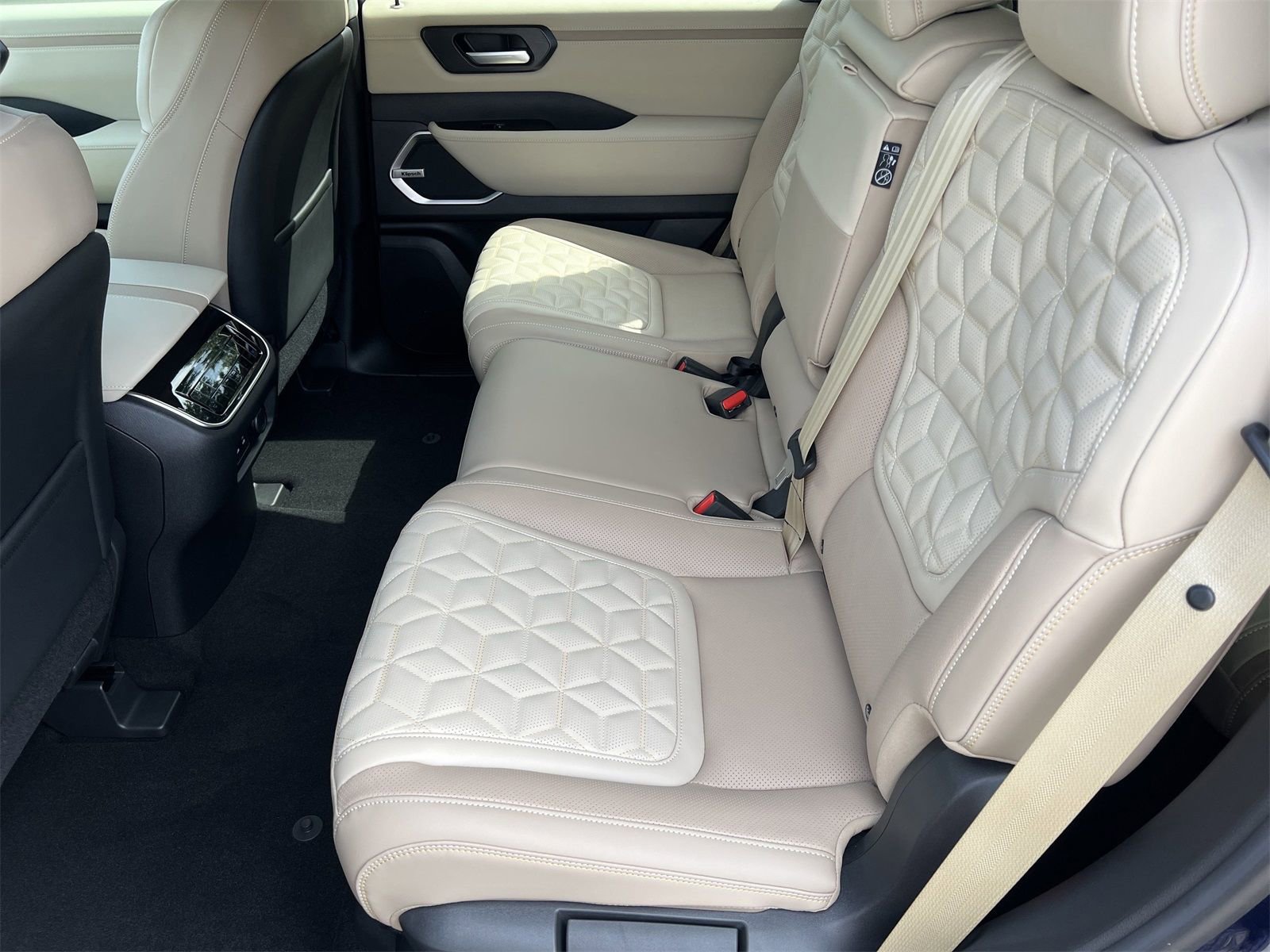 New 2025 Nissan Armada Platinum Reserve image 23