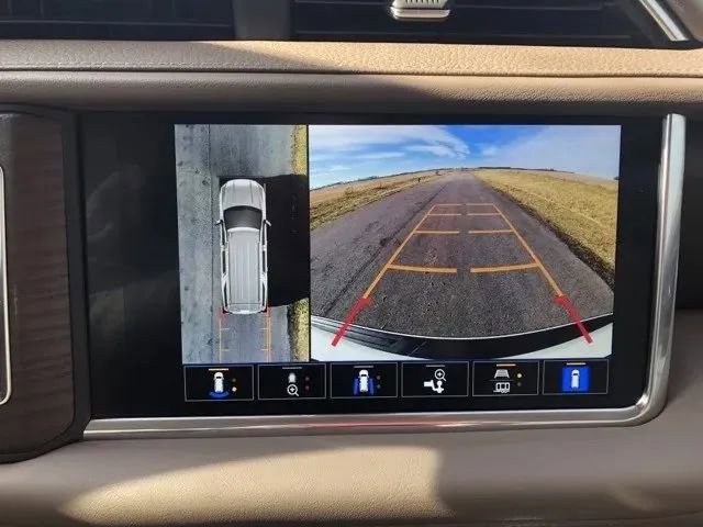 Used 2022 GMC Yukon XL Denali image 34