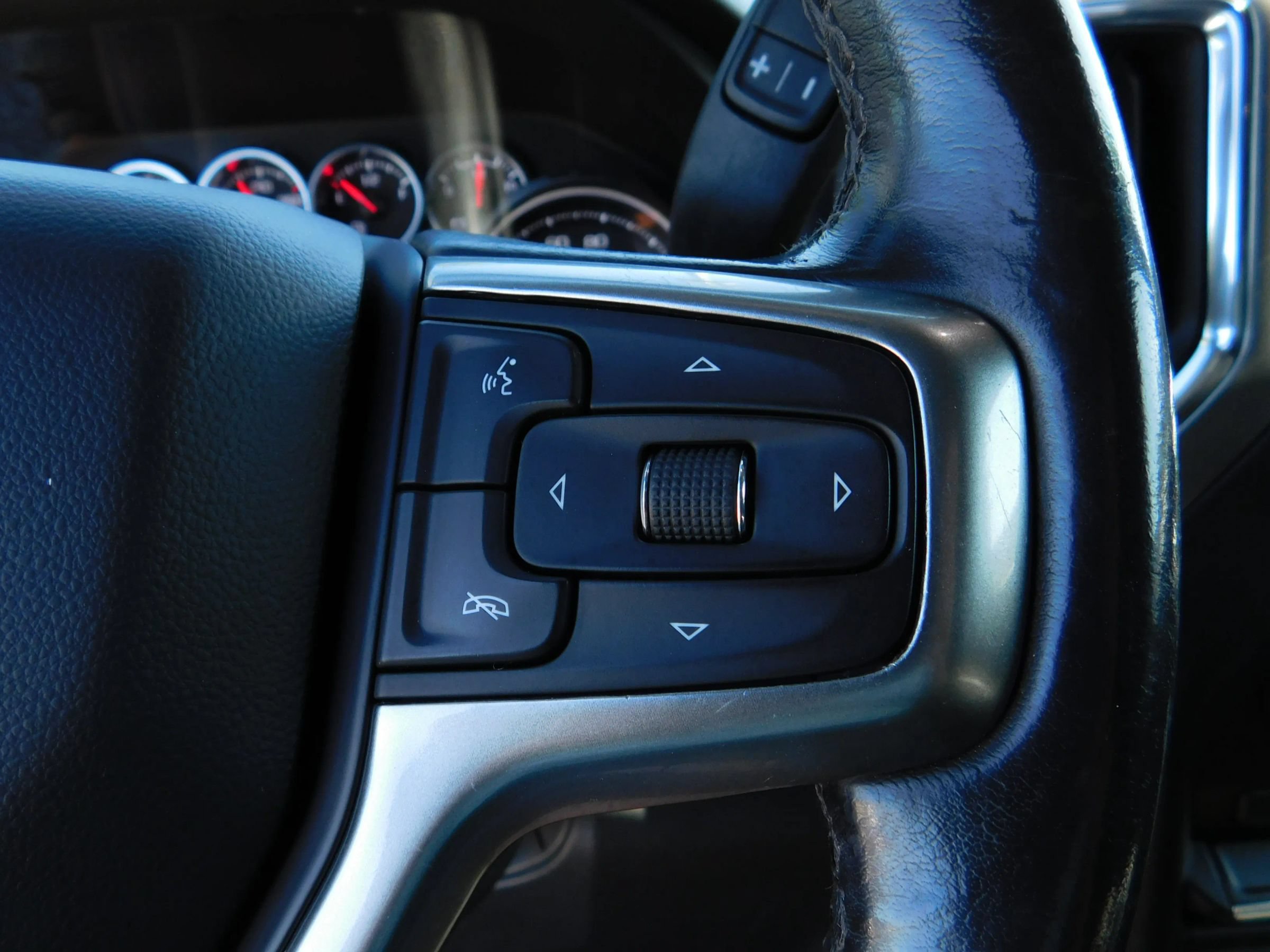 Used 2022 Chevrolet Silverado 1500 LT AWD/4WD image 24