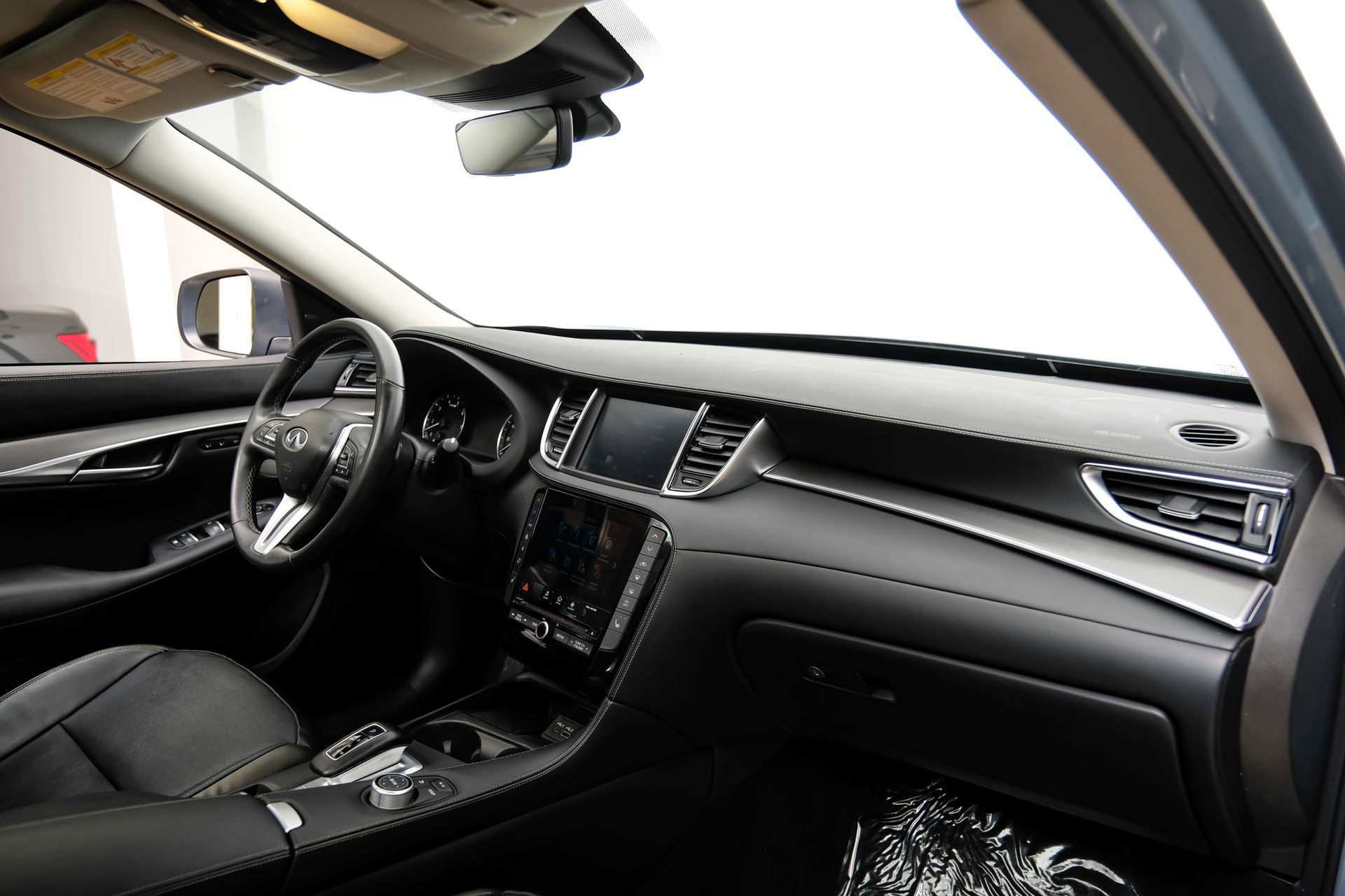 Used 2023 INFINITI QX50 Luxe AWD/4WD image 17