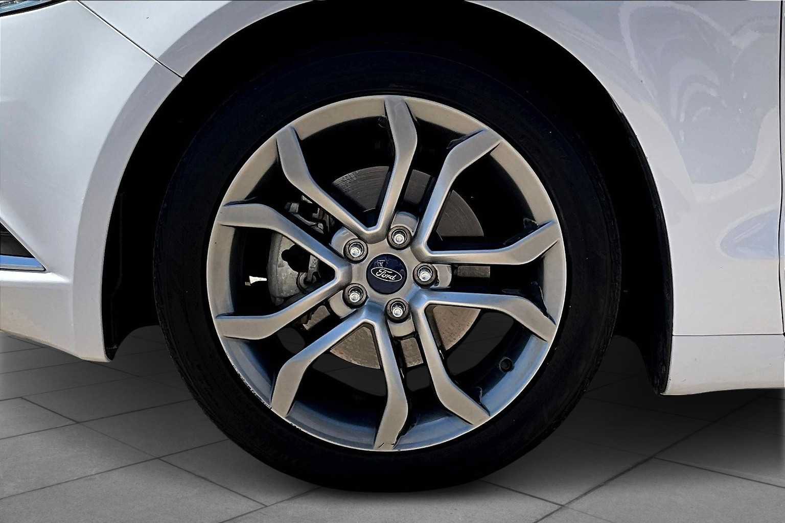 Used 2017 Ford Fusion SE w/ Equipment Group 201A FWD image 11