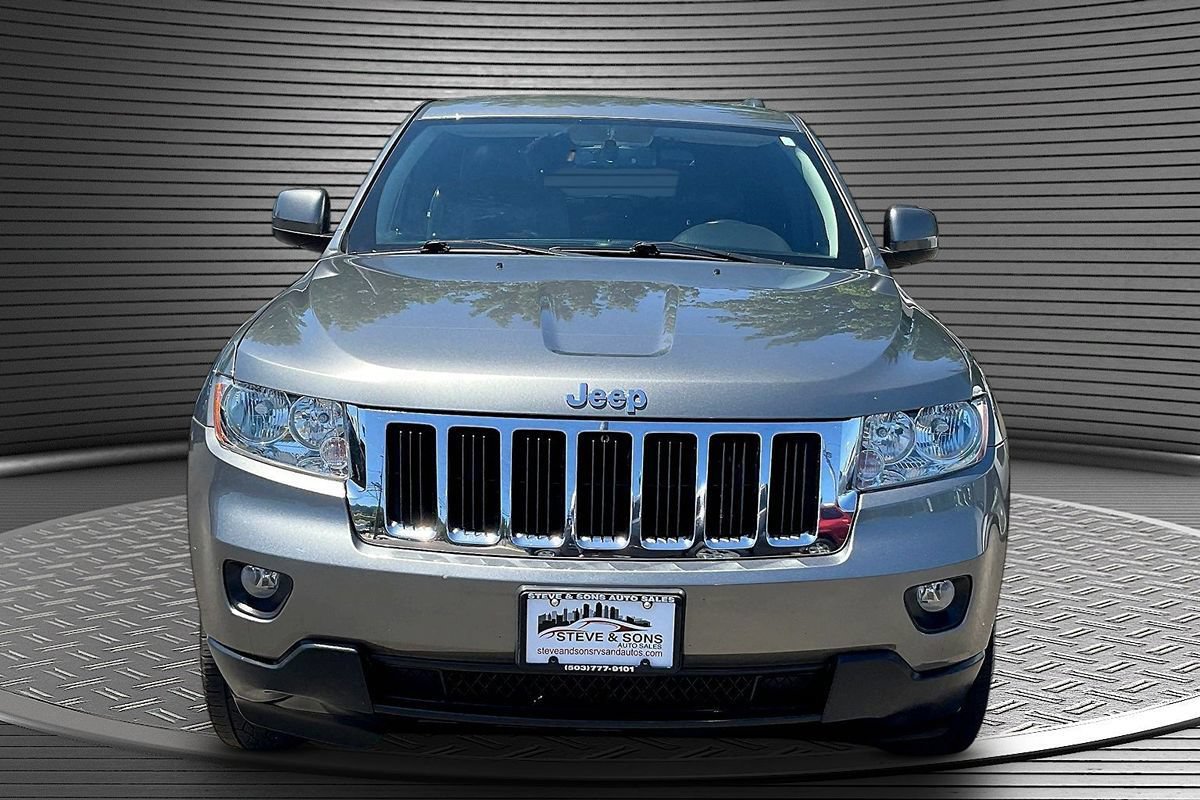 Used 2013 Jeep Grand Cherokee Laredo AWD/4WD image 2