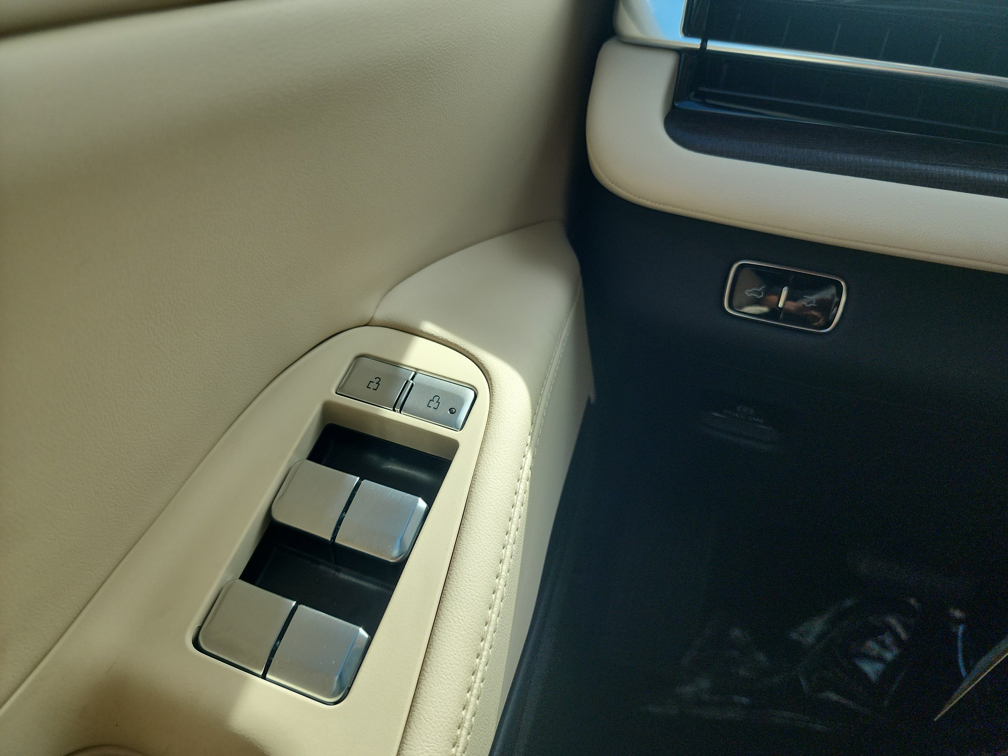 New 2027 Lincoln Navigator Reserve w/ Jet Appearance Package AWD/4WD image 38