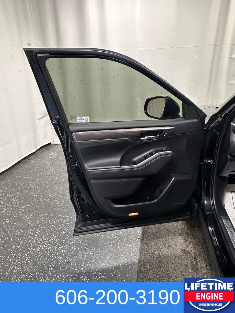 Used 2022 Toyota Highlander Platinum image 12