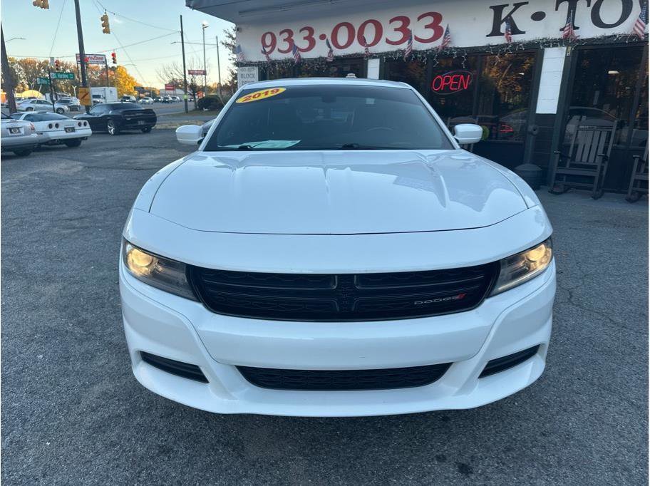 Used 2019 Dodge Charger SXT image 2