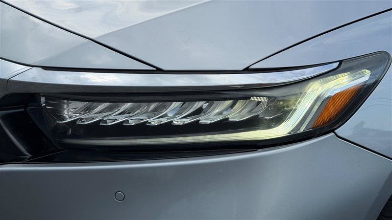 Used 2018 Honda Accord Touring image 12